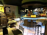 fully equipped pizzeria bar - 1