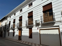 beautiful restored townhouse ideal - 1