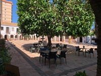 bistro within picturesque square - 2
