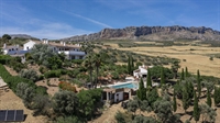 exceptional luxury countryside boutique - 3