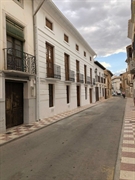 beautiful restored townhouse ideal - 2