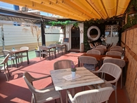 established fully equipped café - 3