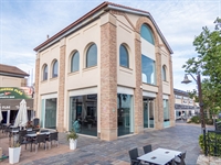 fabulous freehold opportunity - 1