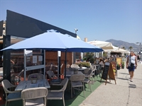 established fully equipped café - 1