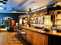 excellent value lounge bar - 3