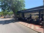 popular café great location