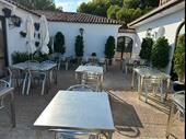 restaurant for lease due